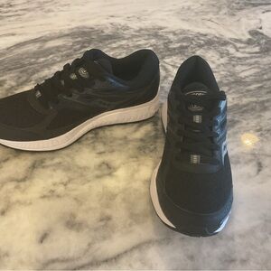 New/unused Saucony Cohesion Running Shoes.